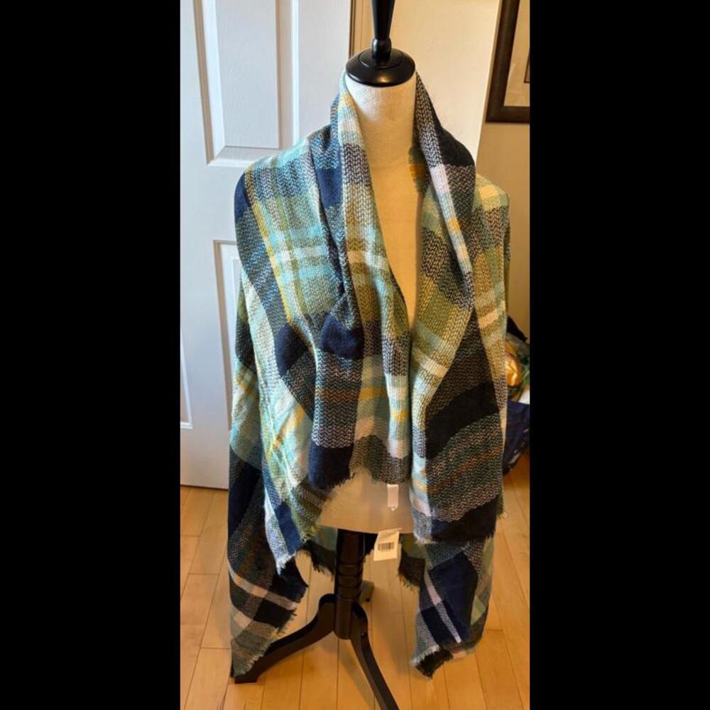 Scarf - Picture 2 of 4